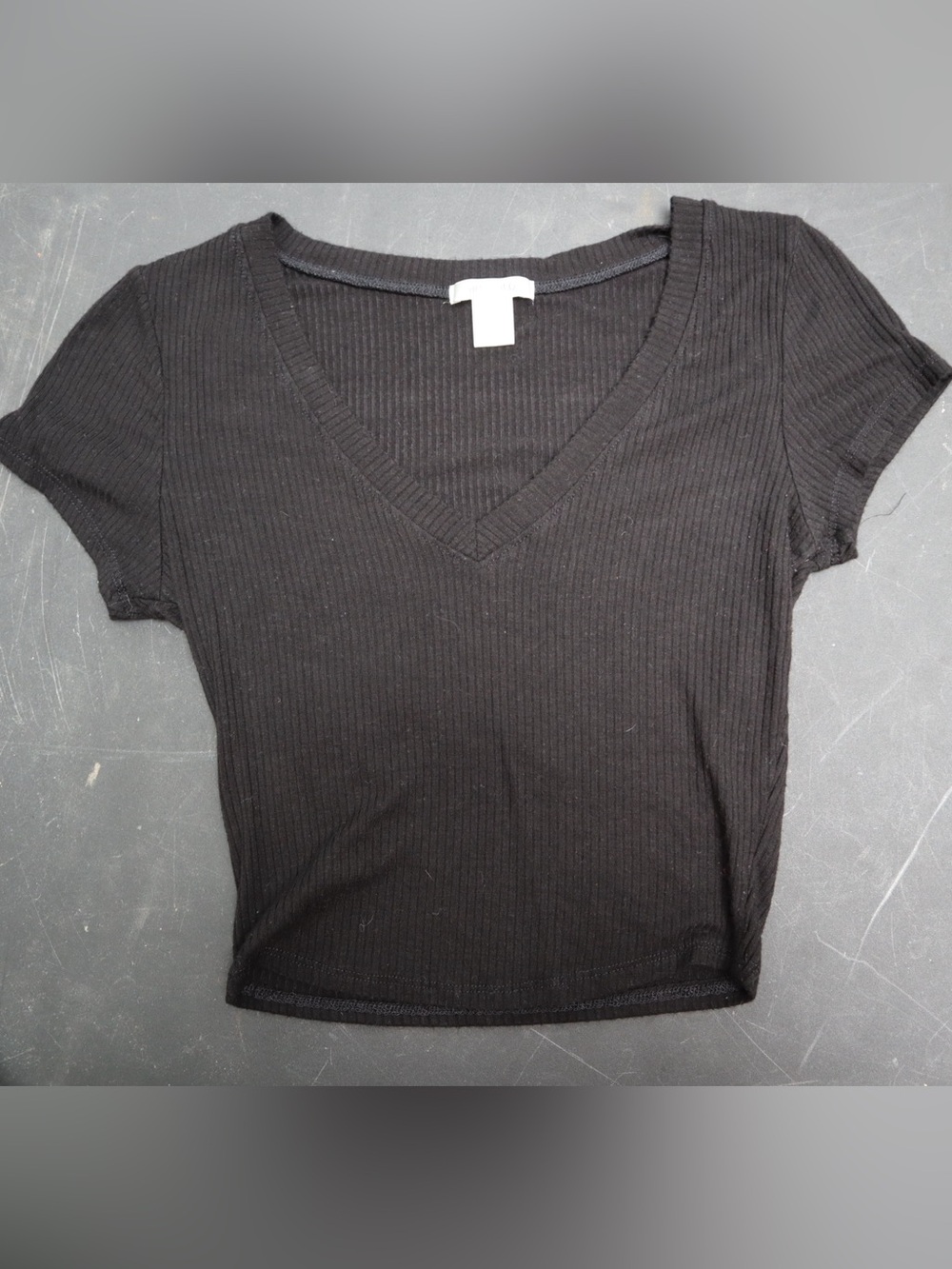 Bozzolo Black Ribbed V-Neck Crop Top